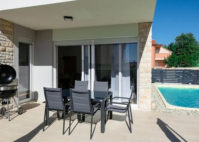 Valencan 3 펜션 Mednjan